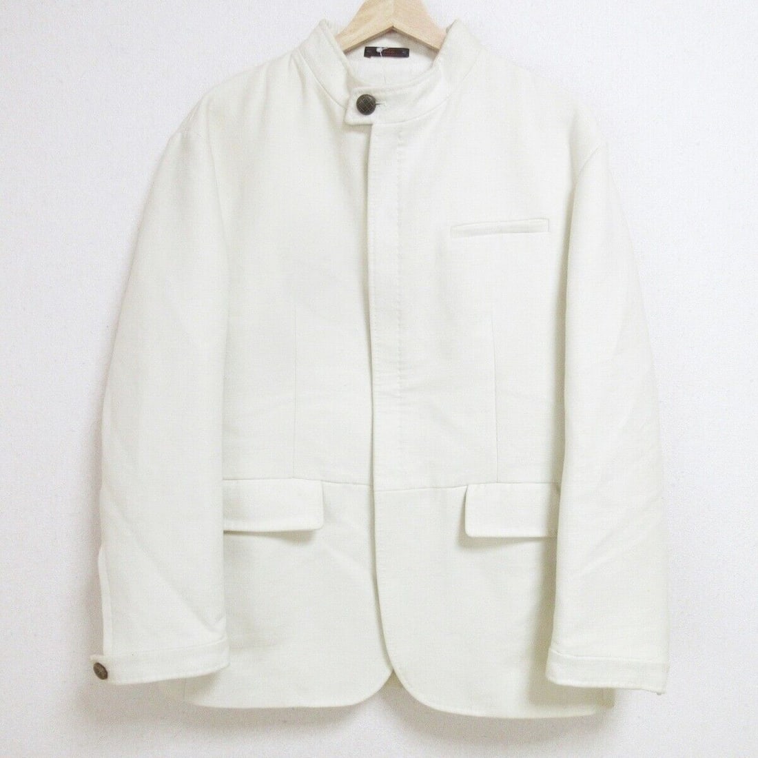 Auth ETRO - Cream Mens Lightweight: Auth ETRO - Cream Mens Lightweight Jacket Condition: Pre-owned Brand: ETRO Style: Lightweight Jacket Color: Cream Outer Shell Material: Please see the photo of the quality tag Accessories: None <b