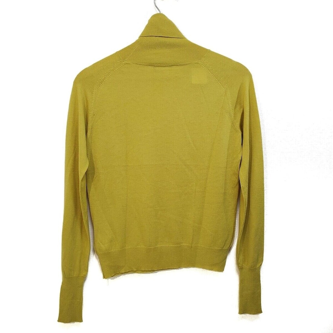 Auth ETRO - Yellow Womens Sweater: Auth ETRO - Yellow Womens Sweater Condition: Pre-owned Brand: ETRO Style: Sweater Color: Yellow Material: Please see the photo of the quality tag Accessories: None ConditionRank: 8 <b
