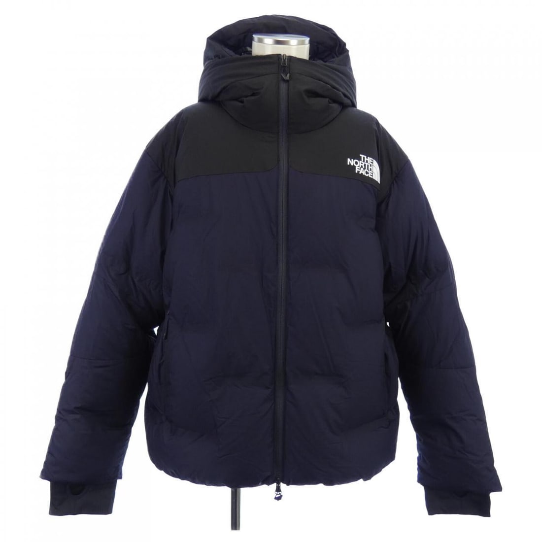 Authentic THE NORTH FACE Down Jackets: Authentic THE NORTH FACE Down Jackets #241-003-542-9000 Condition: Pre-owned Brand: THE NORTH FACE Style: JACKET Color: Navy Outer Shell Material: See Image Gender: Mens Size: L