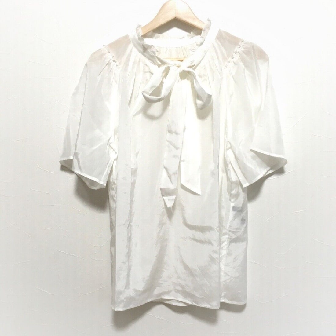 Auth MORABITO - Cream Cutsew: Auth MORABITO - Cream Cutsew Condition: Pre-owned Brand: MORABITO Style: Cutsew Color: Cream Material: Please see the photo of the quality tag ConditionRank: 6 Department: Type: