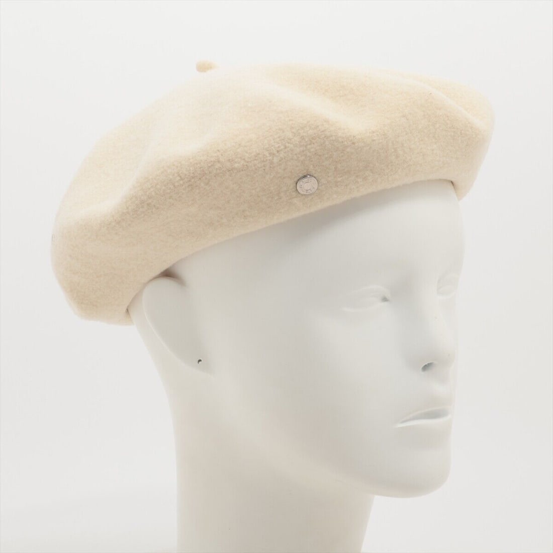 Hermes Serie Beret 57 Wool ivory: Hermes Serie Beret 57 Wool ivory saint Honore Condition: Pre-owned Detail Notes: ?Good : Used with a few stains and/or scratches. WU019722? Style: Hat, other Material: Wool Color: Ivory Size: 57 <