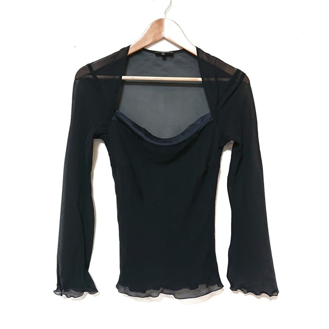 Auth ETRO - Black Cutsew: Auth ETRO - Black Cutsew Condition: Pre-owned Brand: ETRO Style: Cutsew Color: Black Material: Please see the photo of the quality tag ConditionRank: 6 Department: Type: Cutsew <