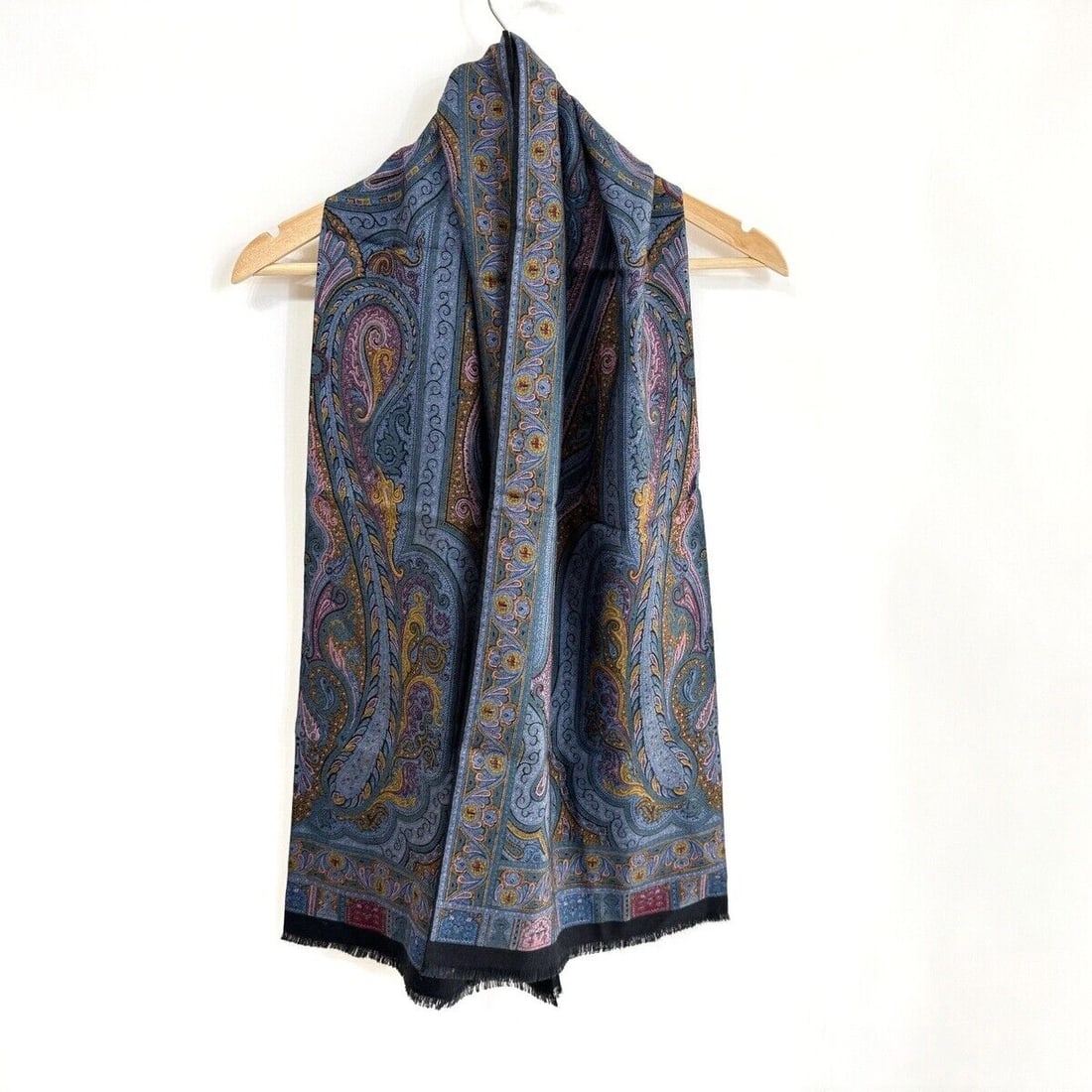 Authentic ETRO - Blue Yellow Multi: Authentic ETRO - Blue Yellow Multi Wool Silk Scarf Condition: Pre-owned Brand: ETRO Style: Scarf Color: Blue, Yellow, Multi Material: Wool, Silk ConditionRank: 7 Type: Scarf <br
