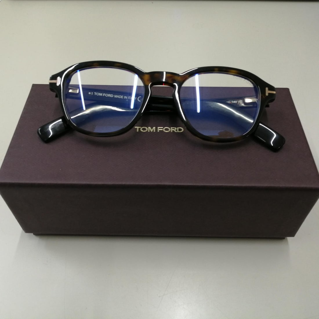 TOM FORD Model number: FT5821-B-052 Fashion: TOM FORD Model number: FT5821-B-052 Fashion glasses Condition: Pre-owned Brand: TOM FORD Country: Japan SN: MOR_0820 UV Protection: NA Lens Material: NA Model: NA Theme: NA <