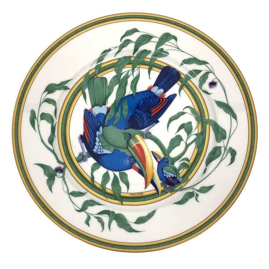HERMES Toucan Dinner Plate 27cm Large: HERMES Toucan Dinner Plate 27cm Large Plate Ceramic Bird New Condition: Used Brand: HERMES Country: Japan SN: MOR_0820 Color: white Region of Origin: NA Primary Material: Porcelain &: