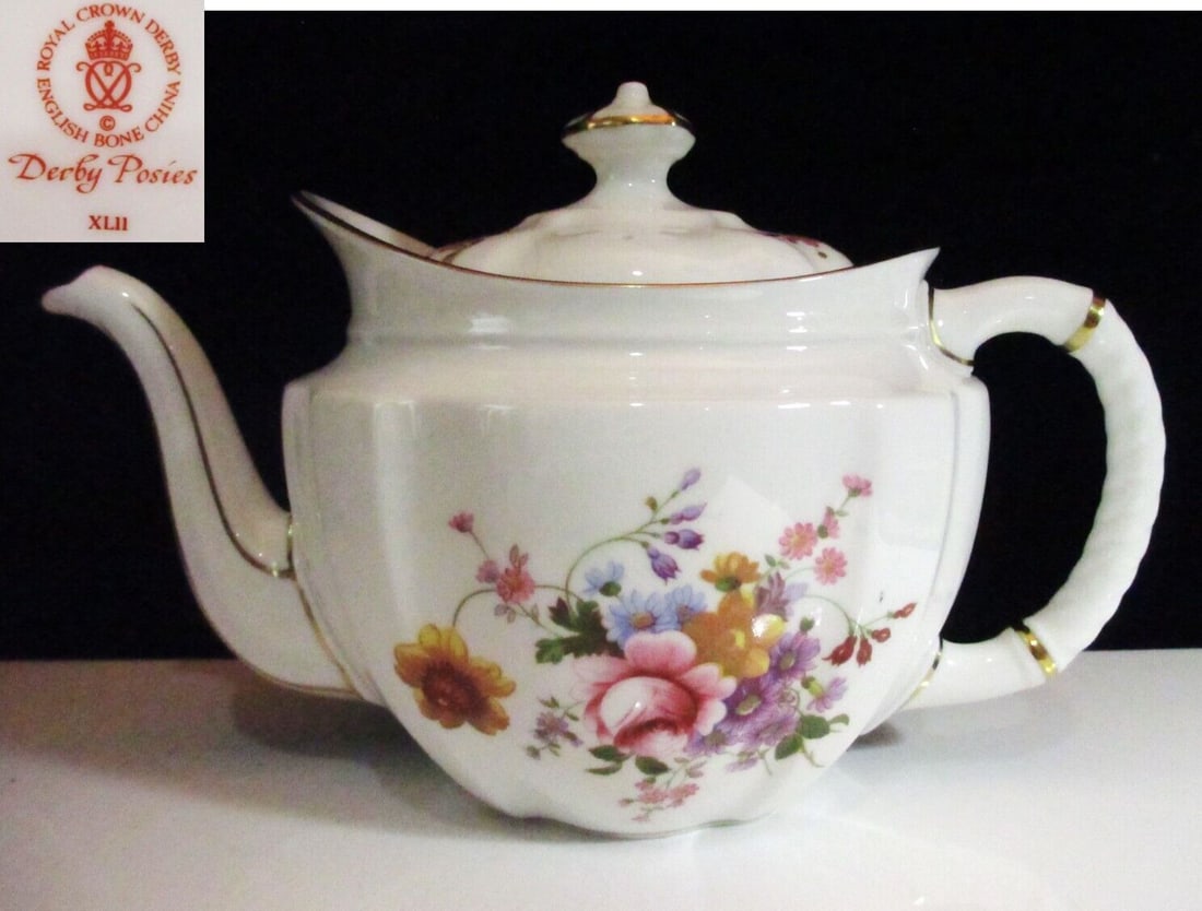 ROYAL CROWN DERBY British Antique Teapot: ROYAL CROWN DERBY British Antique Teapot Derby Posies Condition: Used Brand: ROYAL CROWN DERBY Country: Japan SN: MOR_0820 Type: Teapot Color: multicolor Pattern: NA Original/Rep