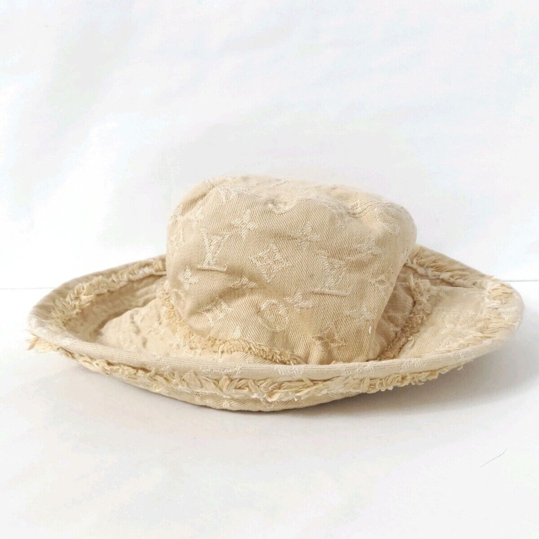 Auth LOUIS VUITTON - Yellow Unconfirmed: Auth LOUIS VUITTON - Yellow Unconfirmed Hat Cotton Condition: Pre-owned Brand: LOUIS VUITTON Style: Hat Color: Yellow Material: Cotton Date Code/Stamp: Unconfirmed ConditionRank: 6+ <