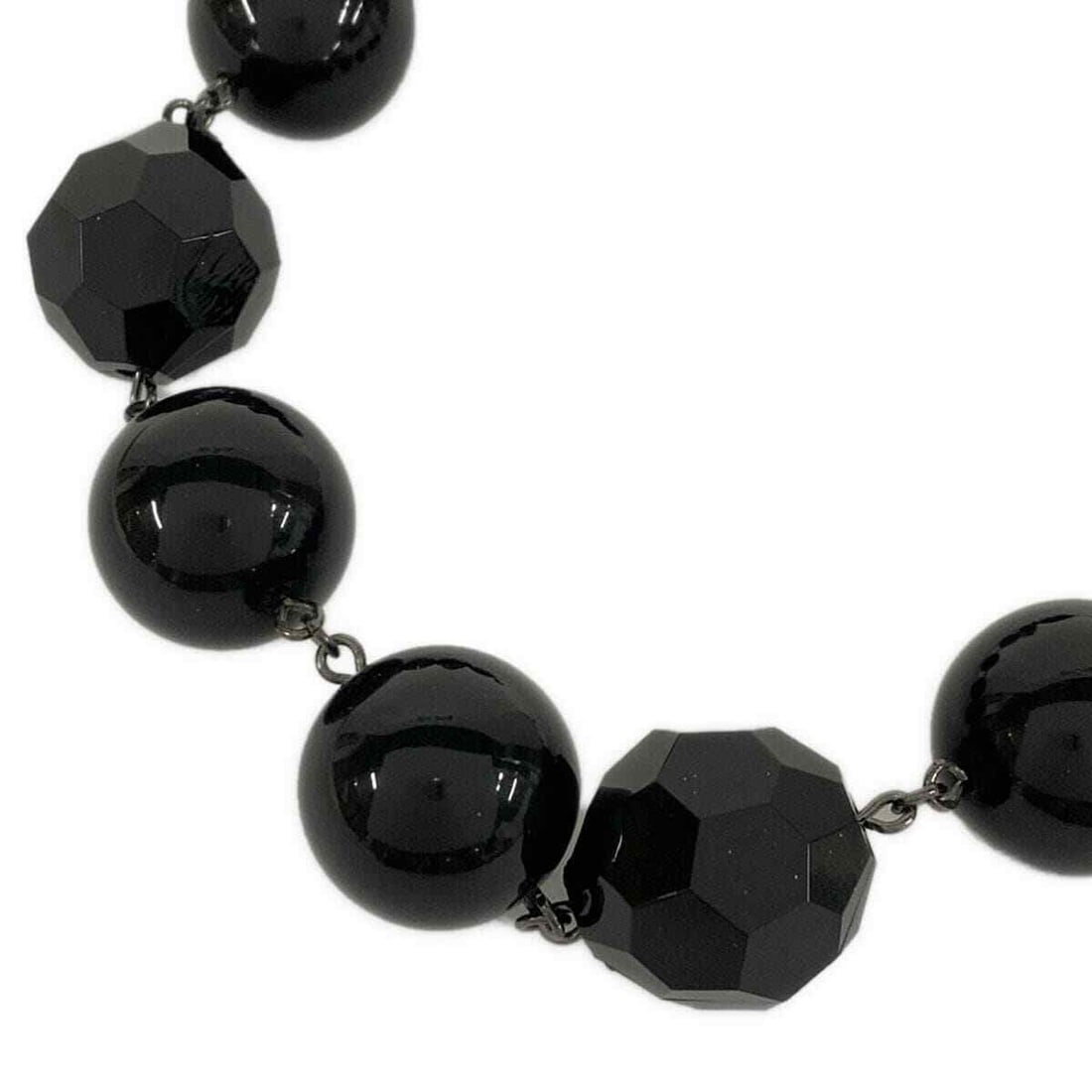 Auth ANNA SUI - Black Plastic: Auth ANNA SUI - Black Plastic Hardware Chemical Fiber Necklace Condition: Pre-owned Brand: ANNA SUI Style: Necklace Color: Black Material: Plastic, Hardware, Chemical Fiber Note: This will be ship
