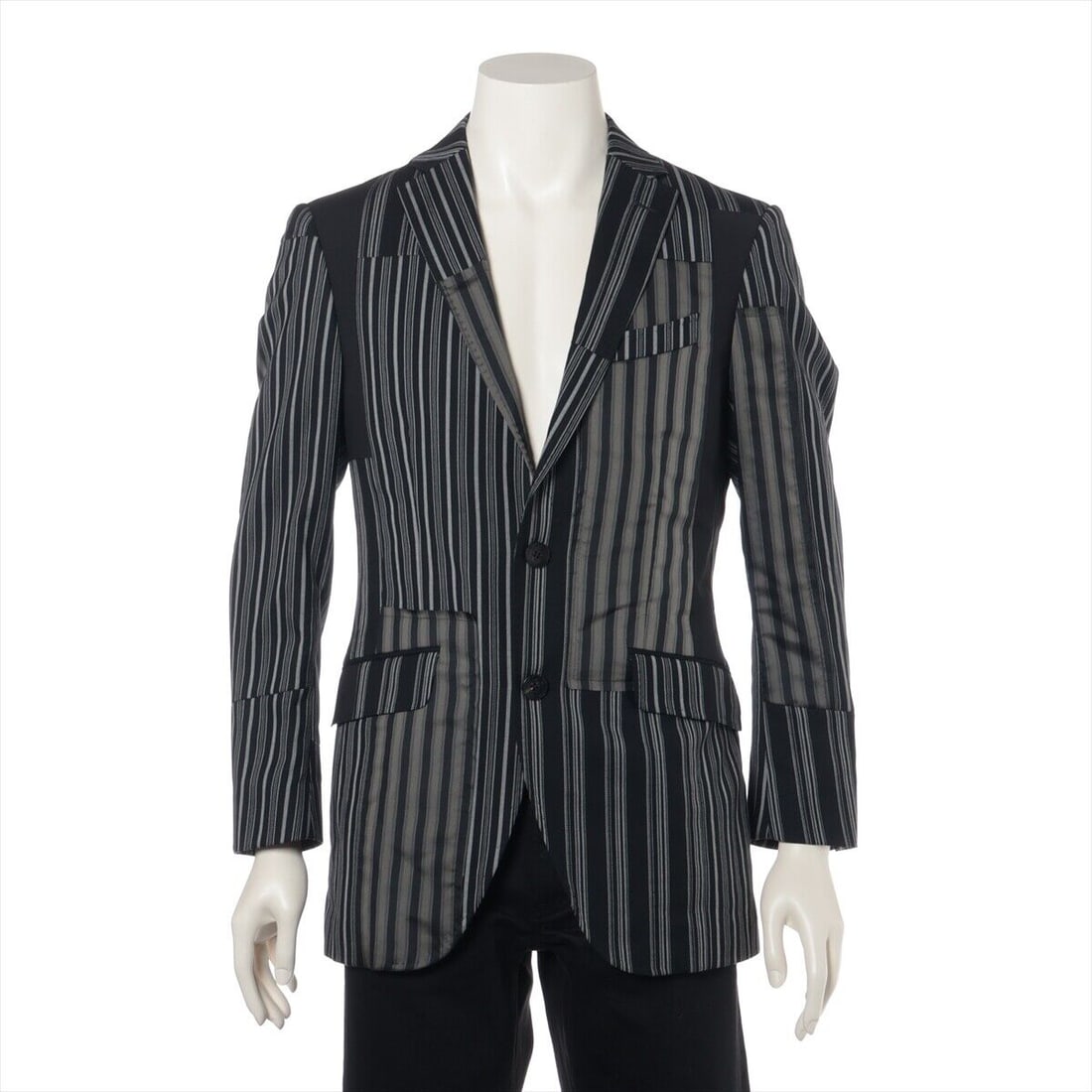 Etro 19-year Wool x polyurethane Tailored: Etro 19-year Wool x polyurethane Tailored Jacket 46 Mens Black x White Condition: Pre-owned Important Notes: ?Very Good : Used with minor stains and/or scratches. A3313824? Style: outer Outer Shell Ma