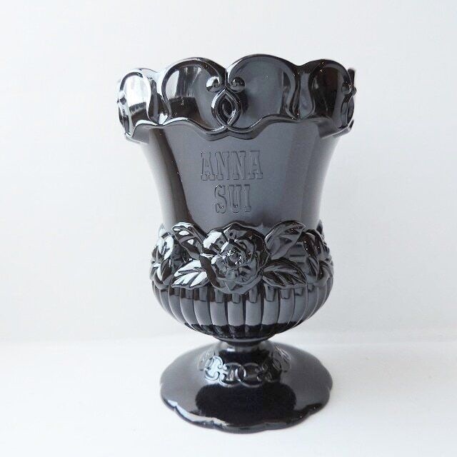 Auth ANNA SUI - Black Plastic: Auth ANNA SUI - Black Plastic Accessory Case Condition: Pre-owned Brand: ANNA SUI Style: Accessory Case Exterior Color: Black Exterior Material: Plastic Accessories: Box ConditionRank: 7