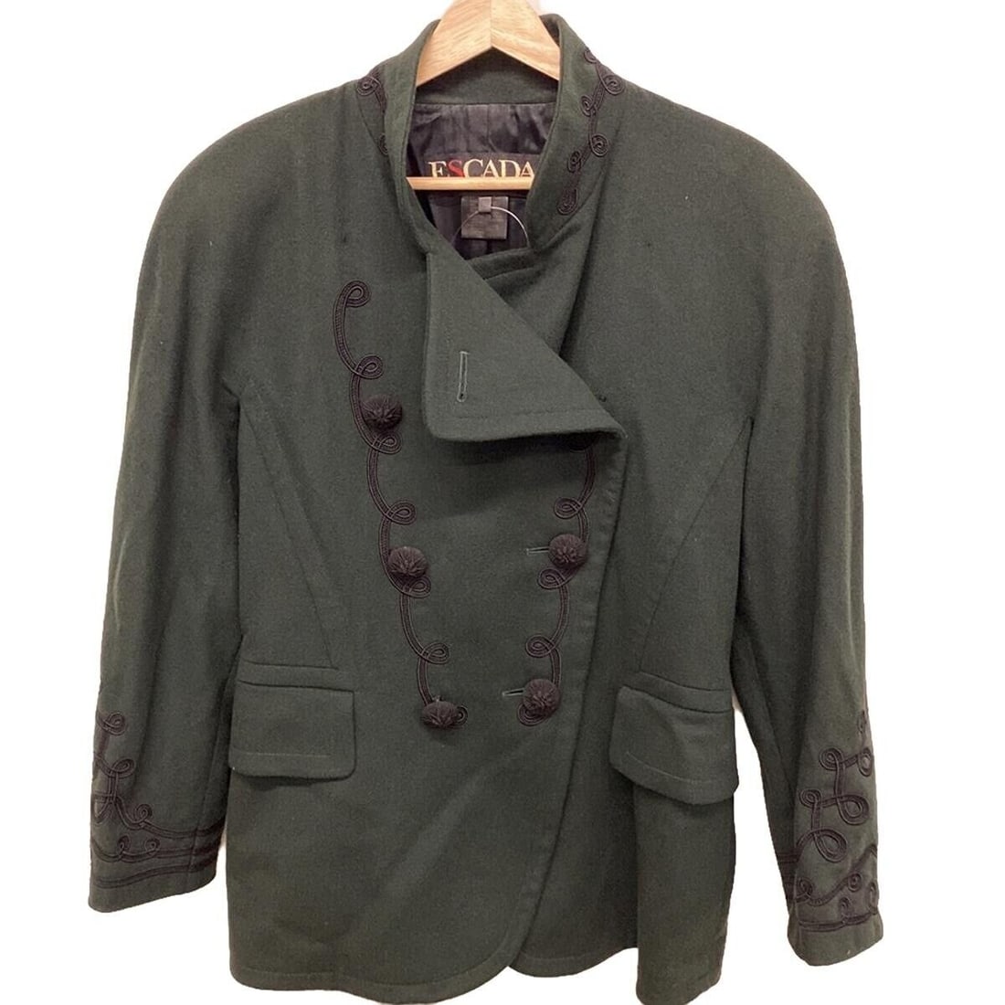 Auth ESCADA - Green Black Womens: Auth ESCADA - Green Black Womens Coat Condition: Pre-owned Brand: ESCADA Style: Coat Color: Green, Black Outer Shell Material: Please see the photo of the quality tag ConditionRank: 7 Dep