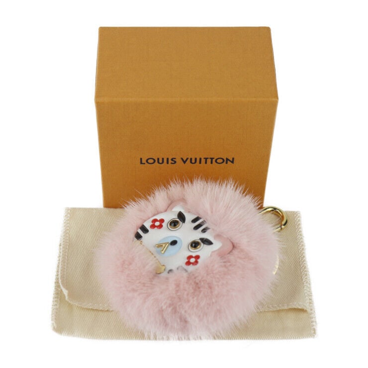 LOUIS VUITTON Bijou Sac Wild Fur: LOUIS VUITTON Bijou Sac Wild Fur bag Charm Keychain M68450 Fur Leather/ Condition: Pre-owned Brand: Louis Vuitton Department: Unisex Type: Keyring Color: Multicolor SKU no: RBJ126766825695 <br