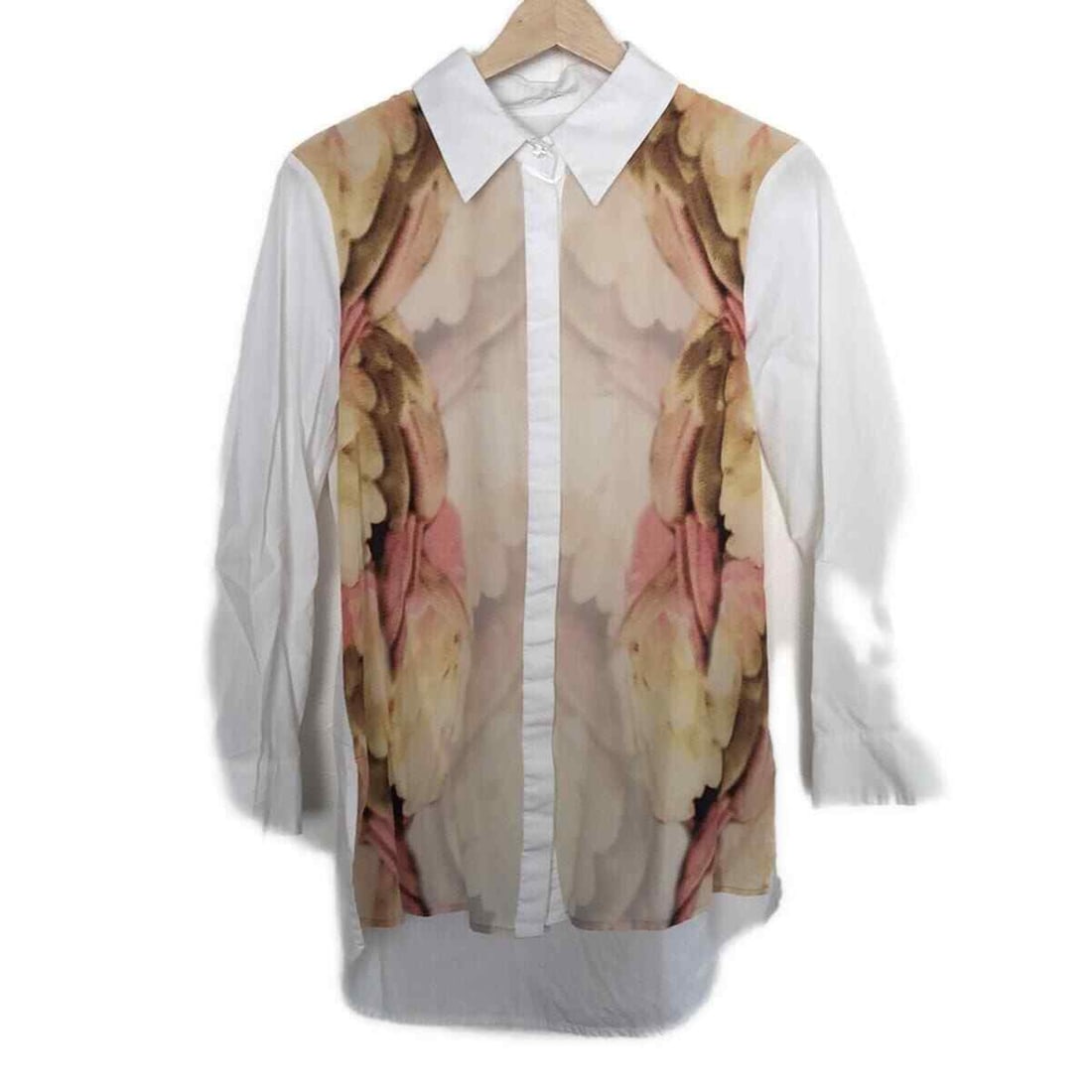 Auth ESCADA - White Beige Multi: Auth ESCADA - White Beige Multi Womens Blouse Condition: Pre-owned Brand: ESCADA Style: Blouse Color: White, Beige, Multi Material: Please see the photo of the quality tag ConditionRank: 6 <br
