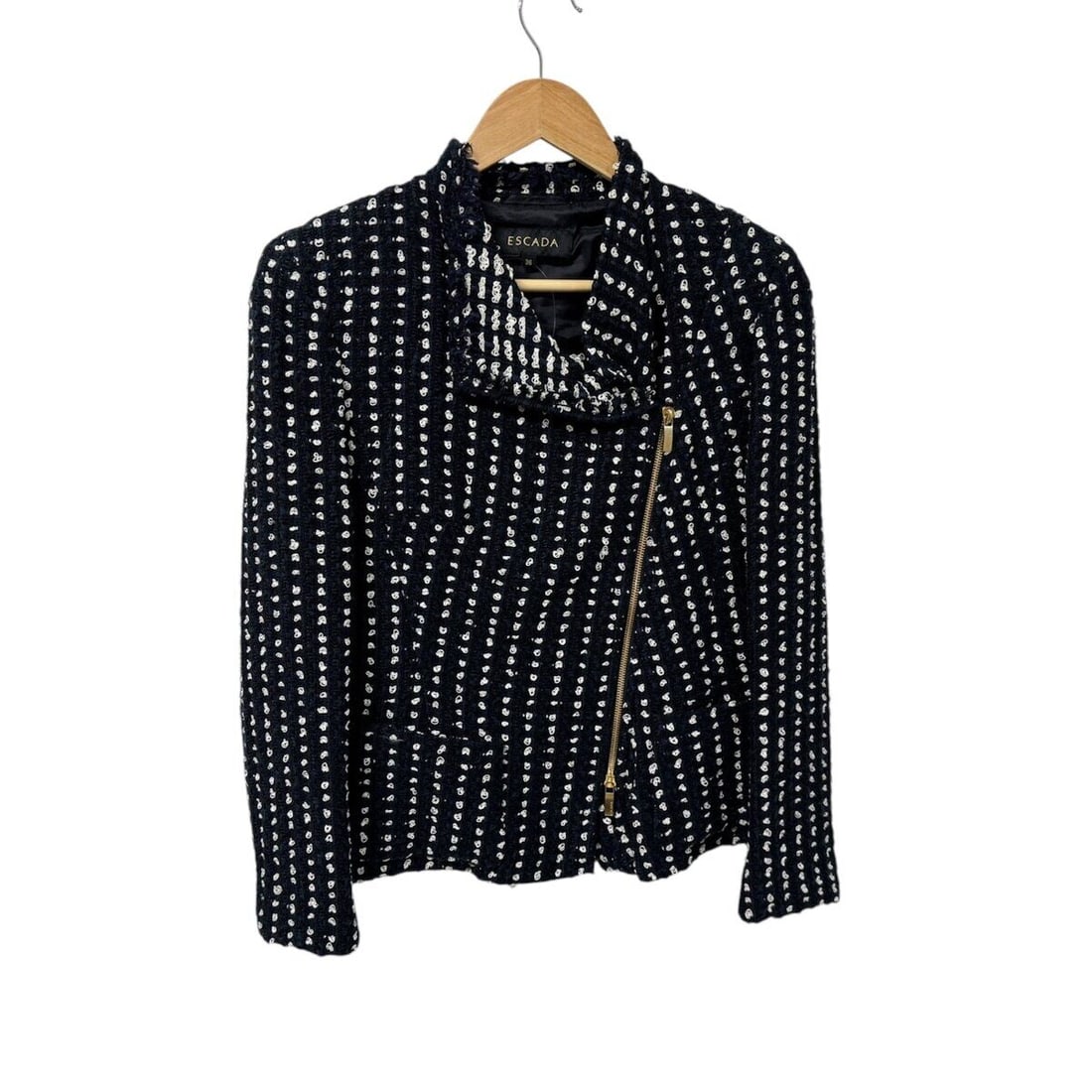 Auth ESCADA - Dark Navy White: Auth ESCADA - Dark Navy White Womens Lightweight Jacket Condition: Pre-owned Brand: ESCADA Style: Lightweight Jacket Color: Dark Navy, White Outer Shell Material: Please see the photo of the quality t