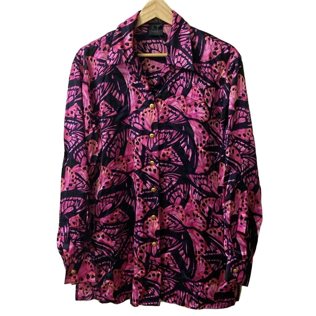 Auth ESCADA - Black Pink Womens: Auth ESCADA - Black Pink Womens Blouse Condition: Pre-owned Brand: ESCADA Style: Blouse Color: Black, Pink Material: Please see the photo of the quality tag ConditionRank: 7 Department: W