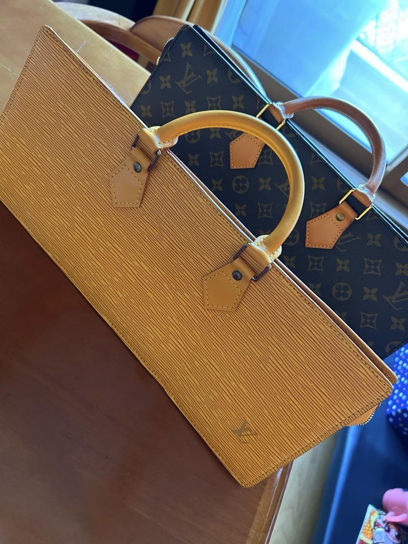 LOUIS VUITTON M52099 Epi Sac Triangle: LOUIS VUITTON M52099 Epi Sac Triangle Hand Bag Yellow Rare 241221T Condition: Pre-owned Shape: Triangle MPN: M52099 Exterior Material: Leather Brand: Louis Vuitton Department: Ladies Type
