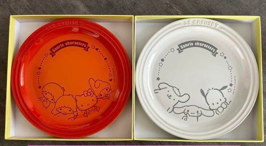 Le creuset Sanrio limited edition plate: Le creuset Sanrio limited edition plate 2 pieces set Japan unused Condition: New Number of Items in Set: 2 Number of Compartments: 2 Shape: Flower Character: Hello Kitty Occasion: All Occasions <b