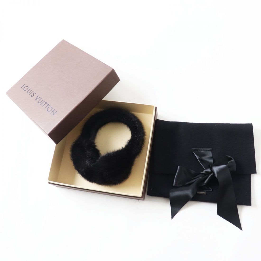 LOUIS VUITTON Far Fur Snow Earmuff: LOUIS VUITTON Far Fur Snow Earmuff M72114 Black Ex++ 231128N Condition: Pre-owned Type: Ring Style: Earmuffs Brand: LOUIS VUITTON Color: Blue Size: One Size Department: Women Mod