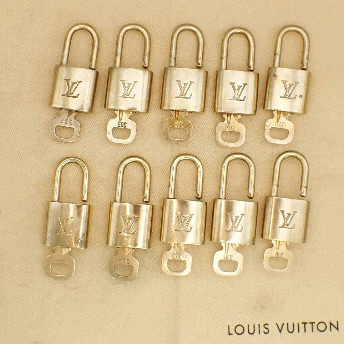 LOUIS VUITTON LV 10 SET PADLOCK (1 of 4)