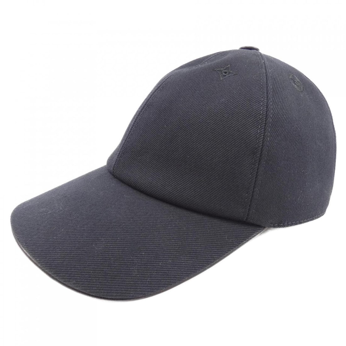 Authentic LOUIS VUITTON CAP #241-003-732-6222: Authentic LOUIS VUITTON CAP #241-003-732-6222 Condition: Pre-owned Brand: LOUIS VUITTON Style: HAT Color: Black Material: See Image Gender: Ladies Size: L Size Type: Regular <br