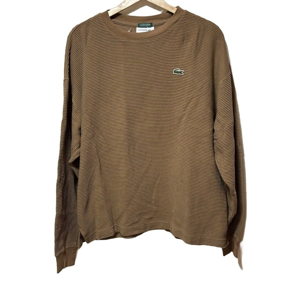 Auth Lacoste - Brown Mens Cutsew: Auth Lacoste - Brown Mens Cutsew Condition: Pre-owned Brand: Lacoste Style: Cutsew Color: Brown Material: Please see the photo of the quality tag ConditionRank: 6 Department: Mens <br