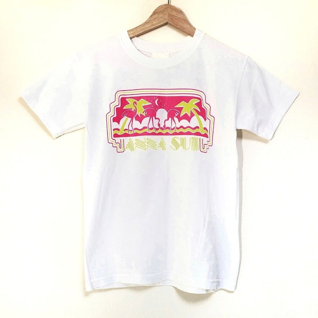 Auth ANNA SUI - White Pink: Auth ANNA SUI - White Pink Yellow Womens T-Shirt Condition: Pre-owned Brand: ANNA SUI Style: T-Shirt Color: White, Pink, Yellow Material: Please see the photo of the quality tag ConditionRank: 6 <