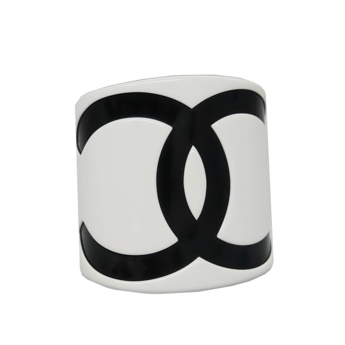 CHANEL Bangle COCO Mark plastic White: CHANEL Bangle COCO Mark plastic White Black CC Auth am7441 Condition: Pre-owned Brand: CHANEL Style: Bracelet Material: Plastic Color: White / Black Size: See Description Department: Wome