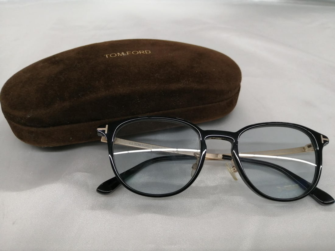 TOM FORD Model number: TF5593-D-B Sunglasses: TOM FORD Model number: TF5593-D-B Sunglasses Condition: Pre-owned Brand: TOM FORD Country: Japan SN: MOR_0820 UV Protection: NA Lens Material: NA Model: NA Theme: NA Sty