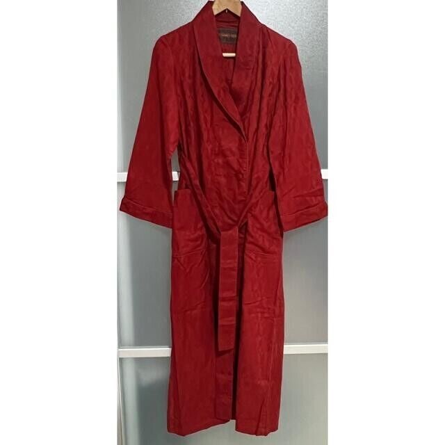 Yves Saint Laurent Mens Bathrobe Free: Yves Saint Laurent Mens Bathrobe Free Size Red Length 126cm Unused Condition: New without tags Brand: Saint Laurent Size Type: Regular Department: Men Type: Robe Character: NA Size: Free