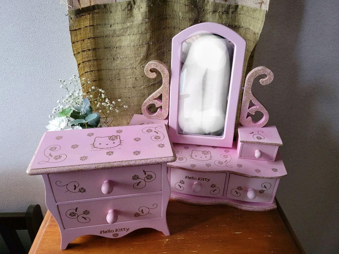 Sanrio Hello Kitty Dresser And Chest: Sanrio Hello Kitty Dresser And Chest Pink Vintage 2001 From Japan Condition: Used Brand: Sanrio Guidelines for Bidding We recommend for all bidders to review the LiveAuctioneers bidding FAQ to learn a