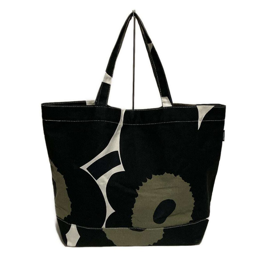 Auth marimekko - Black Khaki White: Auth marimekko - Black Khaki White Canvas Tote Bag Condition: Pre-owned Brand: marimekko Style: Tote Bag Exterior Color: Black, Khaki, White Exterior Material: Canvas ConditionRank: 6 Dep