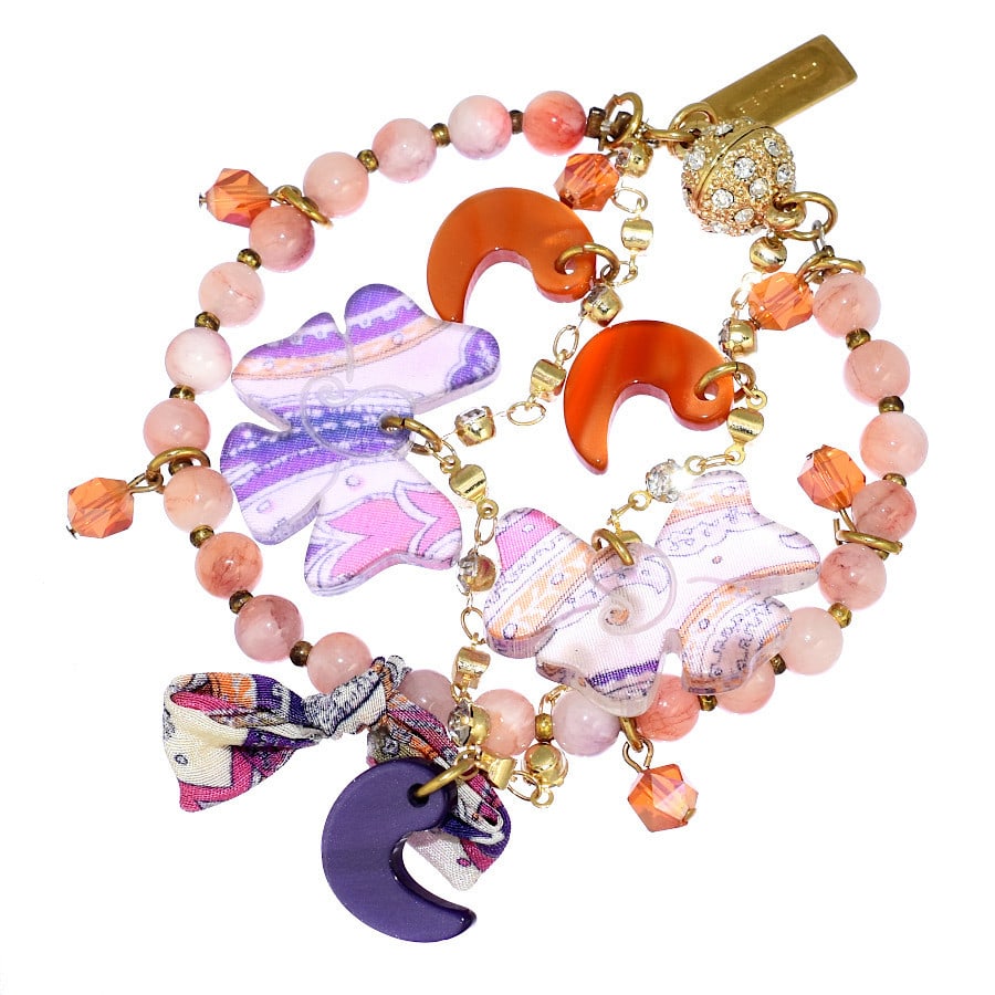 ETRO Etr Bracelet 2 Paisley Ribbon: ETRO Etr Bracelet 2 Paisley Ribbon Megama Pink Gold Color Magnet Classp Condition: Pre-owned Brand: ETRO Country: Japan SN: MOR_0820 Department: Men Style: bracelet Material: NA