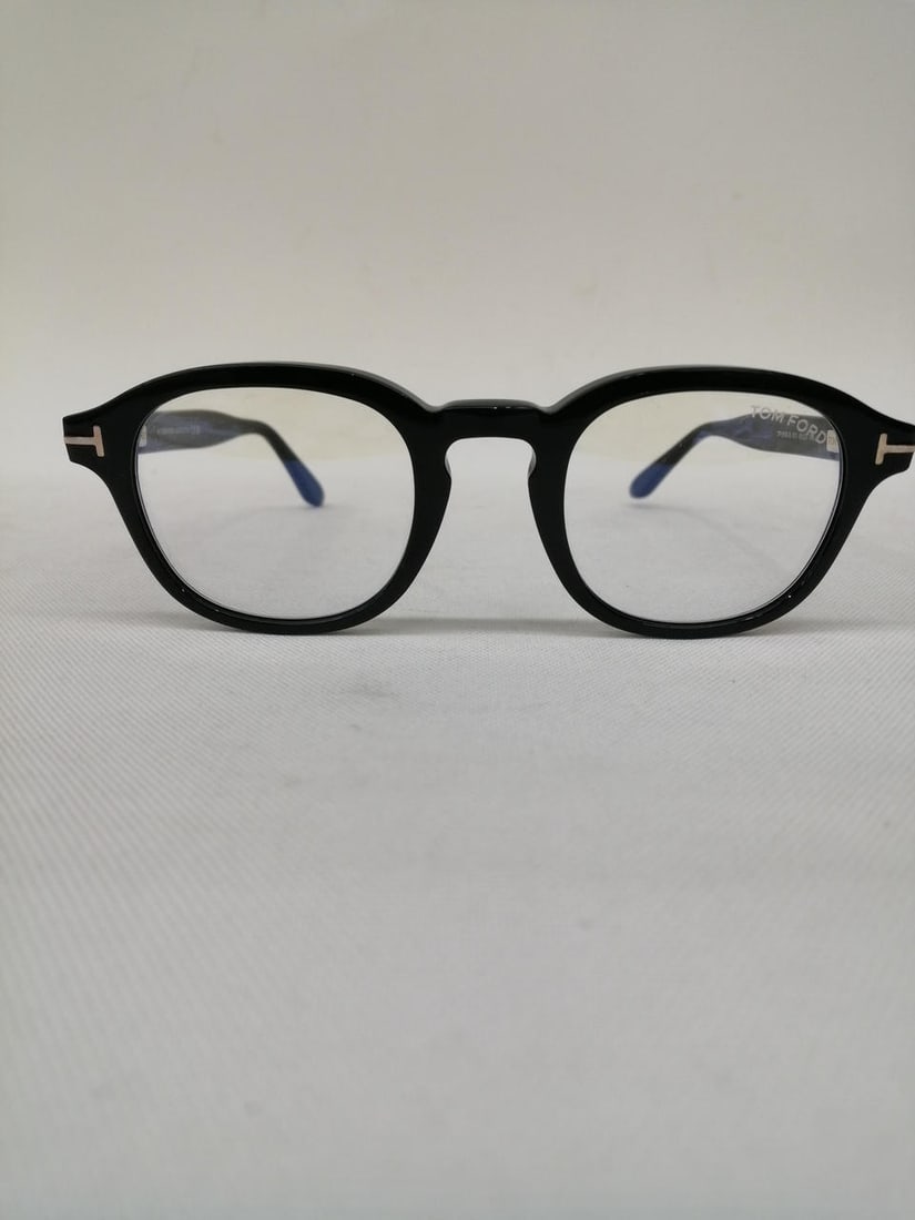 TOM FORD Model number: TF5698-B Glasses: TOM FORD Model number: TF5698-B Glasses Condition: Pre-owned Brand: TOM FORD Country: Japan SN: MOR_0820 UV Protection: NA Lens Material: NA Model: NA Theme: NA Style: R
