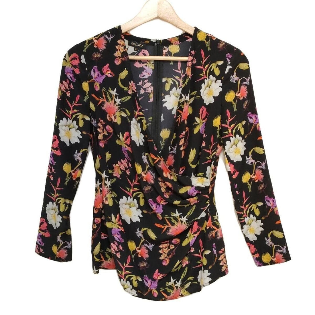 Auth ESCADA - Black Multi Womens: Auth ESCADA - Black Multi Womens Cutsew Condition: Pre-owned Brand: ESCADA Style: Cutsew Color: Black, Multi Material: Please see the photo of the quality tag ConditionRank: 6 Department: