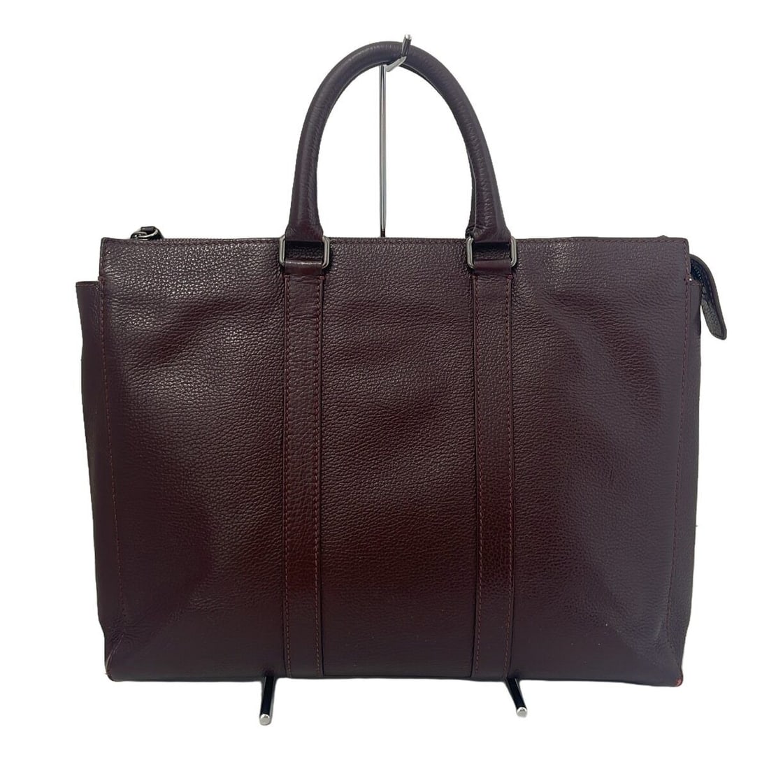 Auth ETRO - Bordeaux Leather Business: Auth ETRO - Bordeaux Leather Business Bag Condition: Pre-owned Brand: ETRO Style: Business Bag Exterior Color: Bordeaux Exterior Material: Leather Accessories: Shoulder Strap Charm (with brand log