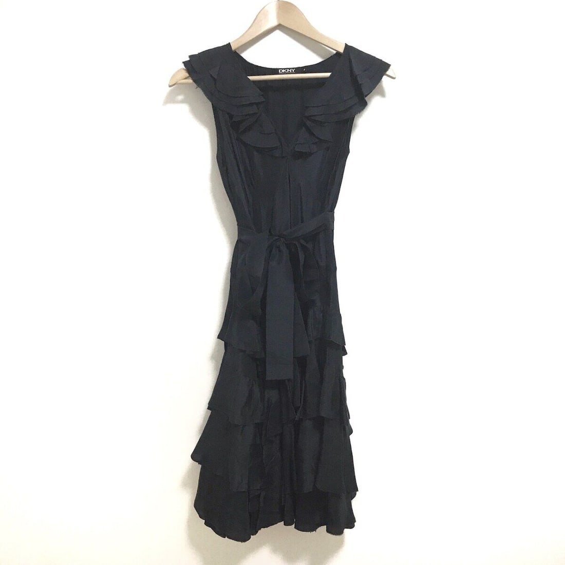 Auth DKNY - Dark Navy Womens: Auth DKNY - Dark Navy Womens Dress Condition: Pre-owned Brand: DKNY Style: Dress Color: Dark Navy Material: Please see the photo of the quality tag ConditionRank: 6 Department: Womens <br