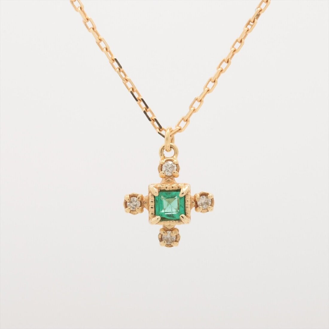 aget Emerald diamond Necklace K14(YG) 1.2g: aget Emerald diamond Necklace K14(YG) 1.2g 0.02 Condition: Pre-owned Brand: aget Main Stone: See description Metal Purity: See description Main Stone Width: 0.3 inch Main Stone Length: 0.4 inch <b