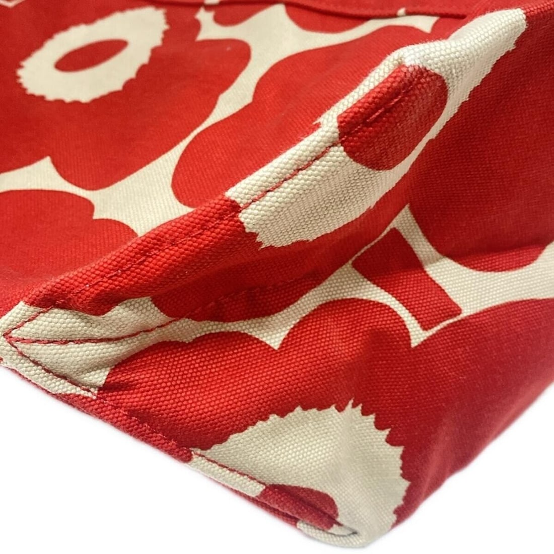 Auth marimekko - Red Beige Canvas: Auth marimekko - Red Beige Canvas Tote Bag Condition: Pre-owned Brand: marimekko Style: Tote Bag Exterior Color: Red, Beige Exterior Material: Canvas ConditionRank: 5 Department: Women <b