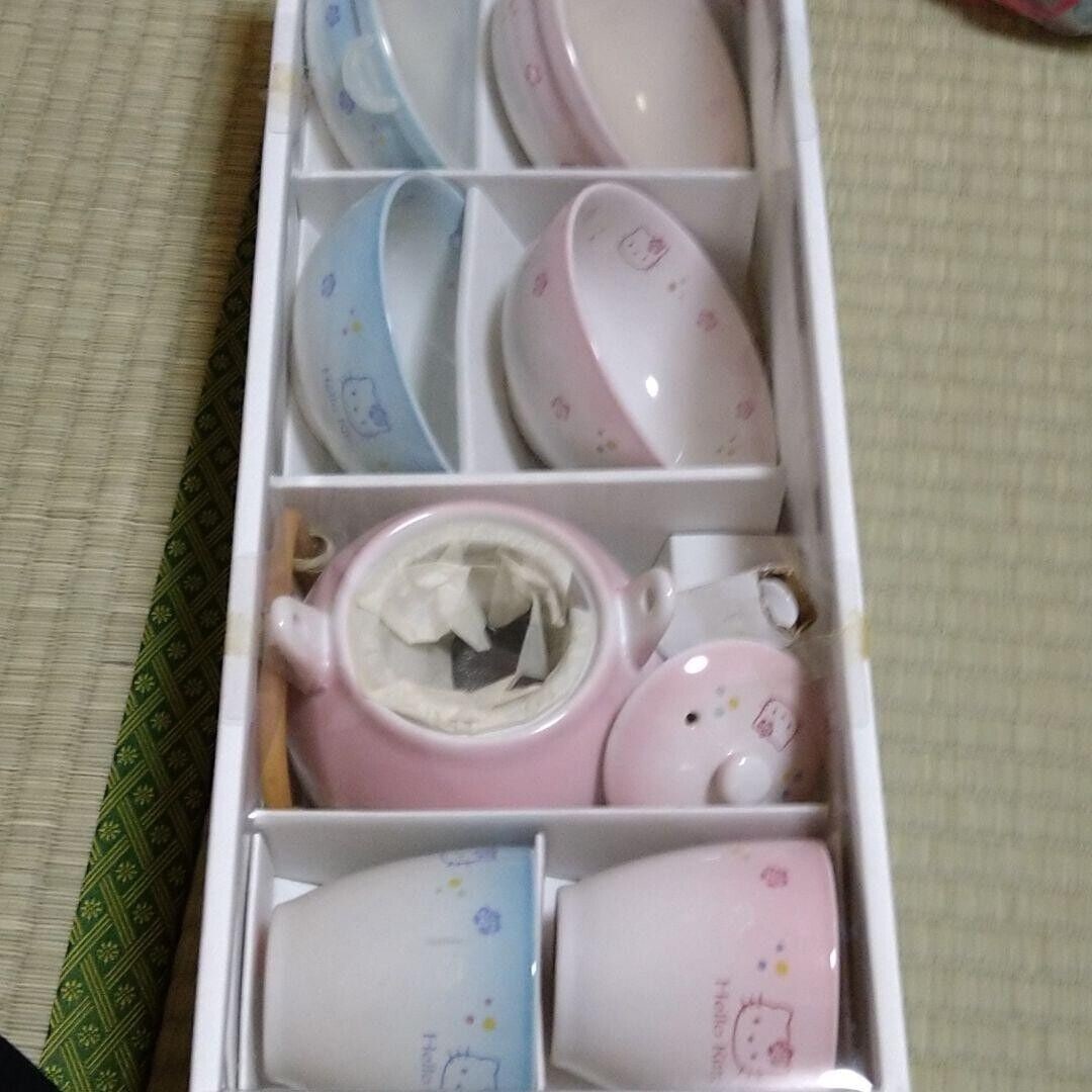 Sanrio Hello Kitty Ceramic Tableware set: Sanrio Hello Kitty Ceramic Tableware set Teapot Cup Limited Vintage Unused Condition: Used Brand: Sanrio Type: Anime Goods Character: Hello Kitty Color: Multi Color Material: NA Year Manu