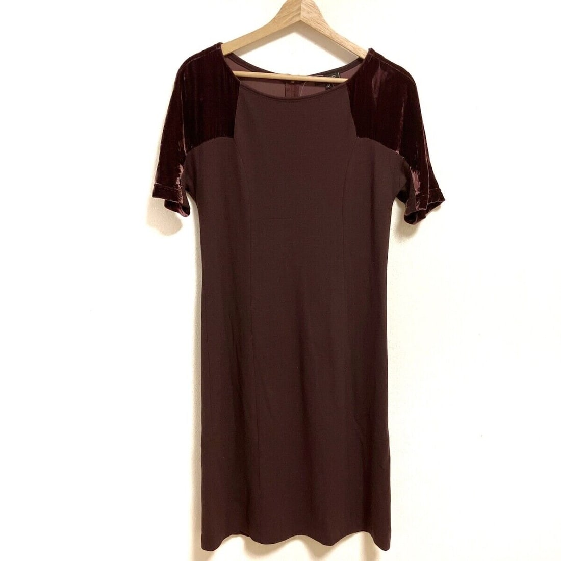Auth ETRO - Dark Brown Bordeaux: Auth ETRO - Dark Brown Bordeaux Dress Condition: Pre-owned Brand: ETRO Style: Dress Color: Dark Brown, Bordeaux Material: Please see the photo of the quality tag ConditionRank: 6 Departm