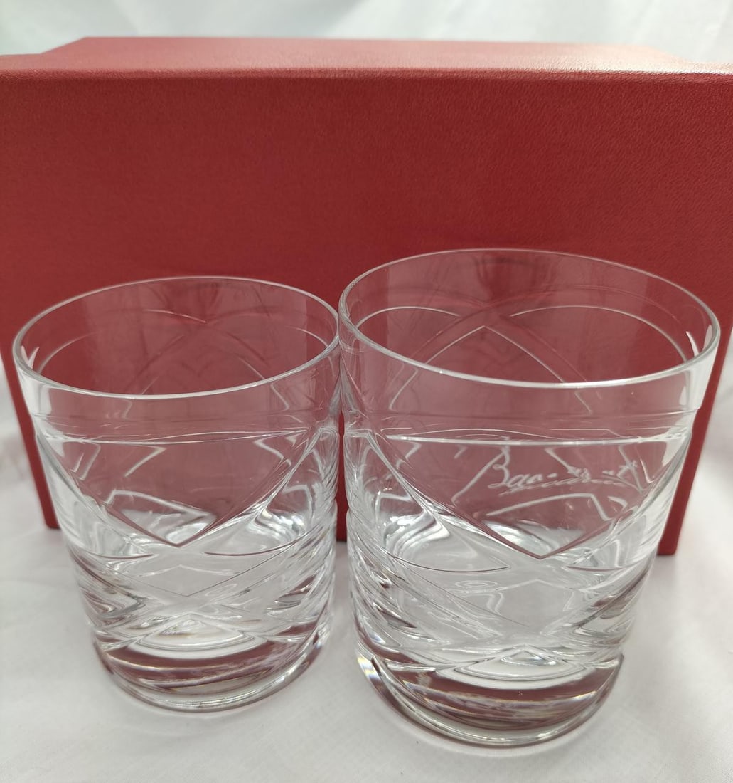 Baccarat Model number: ARIK LEVY Pair: Baccarat Model number: ARIK LEVY Pair glass Condition: Used Brand: Baccarat Country: Japan SN: MOR_0820 Color: NA Region of Origin: NA Primary Material: glass Original/Reproducti