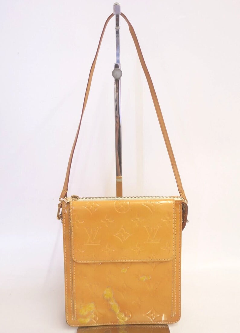 Authentic Louis Vuitton Monogram Vernis Motto (1 of 8)