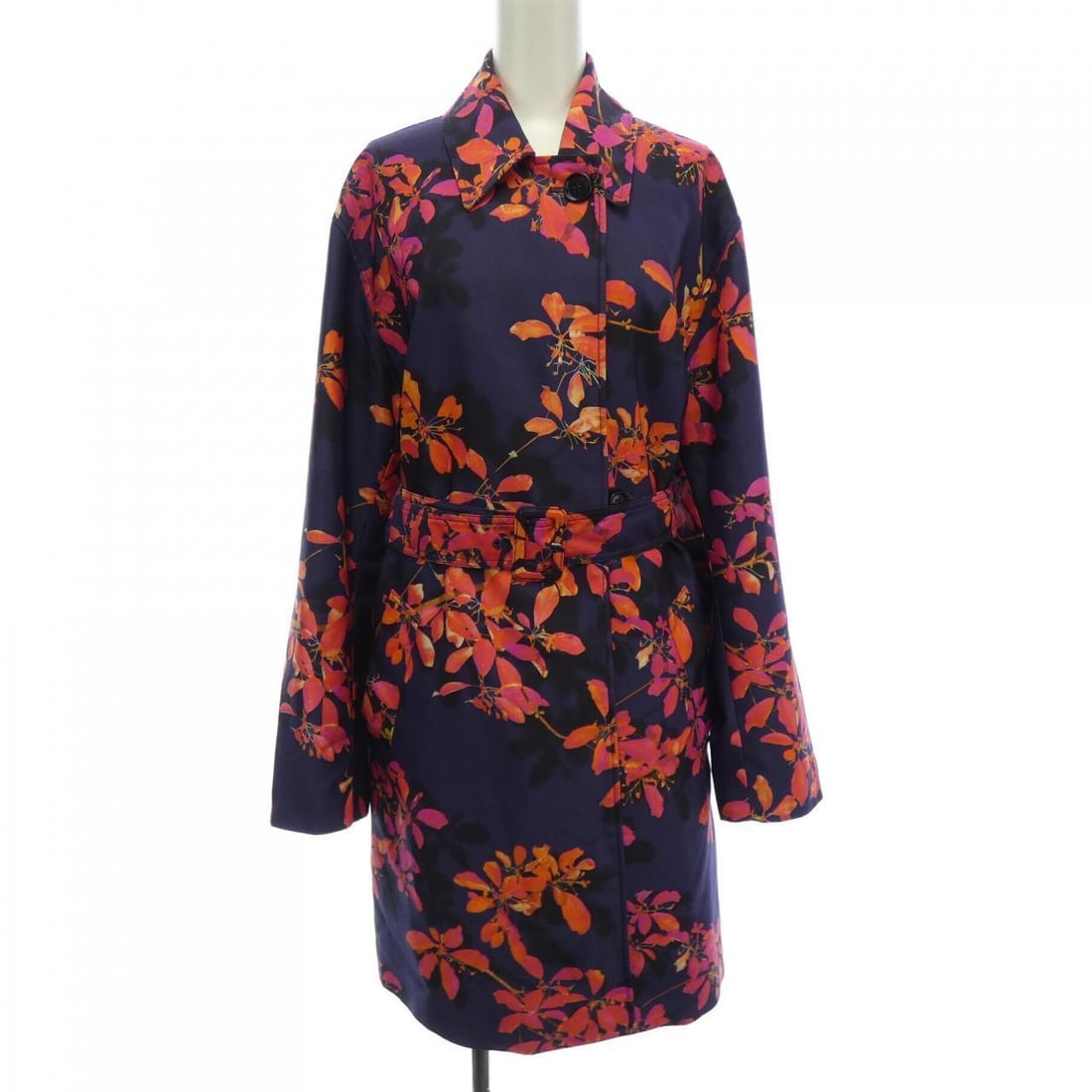 Authentic DRIES VAN NOTEN Coat #270-003-943-3630: Authentic DRIES VAN NOTEN Coat #270-003-943-3630 Condition: Pre-owned Brand: DRIES VAN NOTEN Style: COAT Color: Orange Pink Purple Outer Shell Material: See Image Gender: Ladies Size: 38