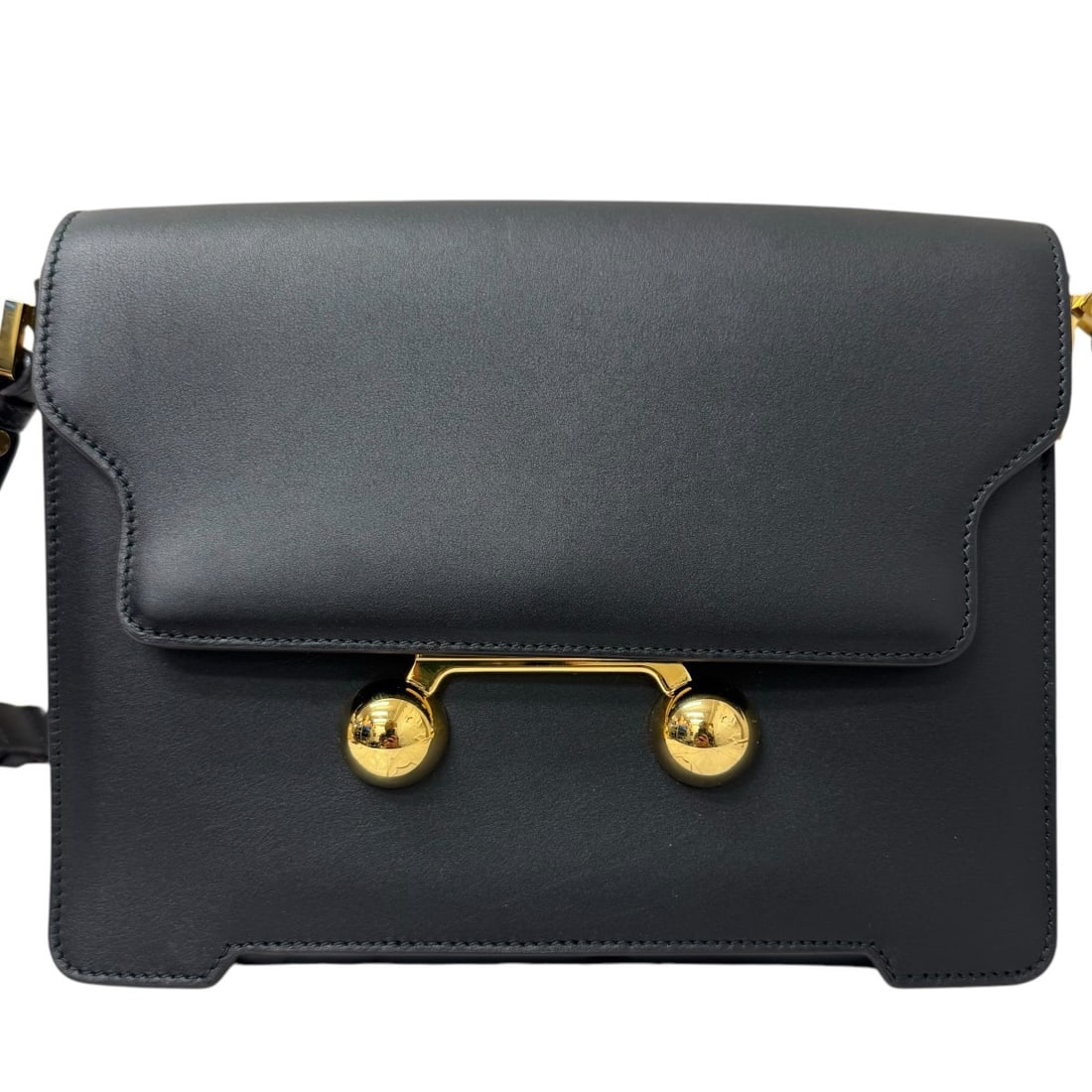 MARNI Trancaloo Shoulder Bag Black 110325: MARNI Trancaloo Shoulder Bag Black 110325 Condition: Pre-owned Brand: MARNI Country: Japan SN: MOR_0820 Department: NA Occasion: Travel Style: NA Material: NA Color: NA