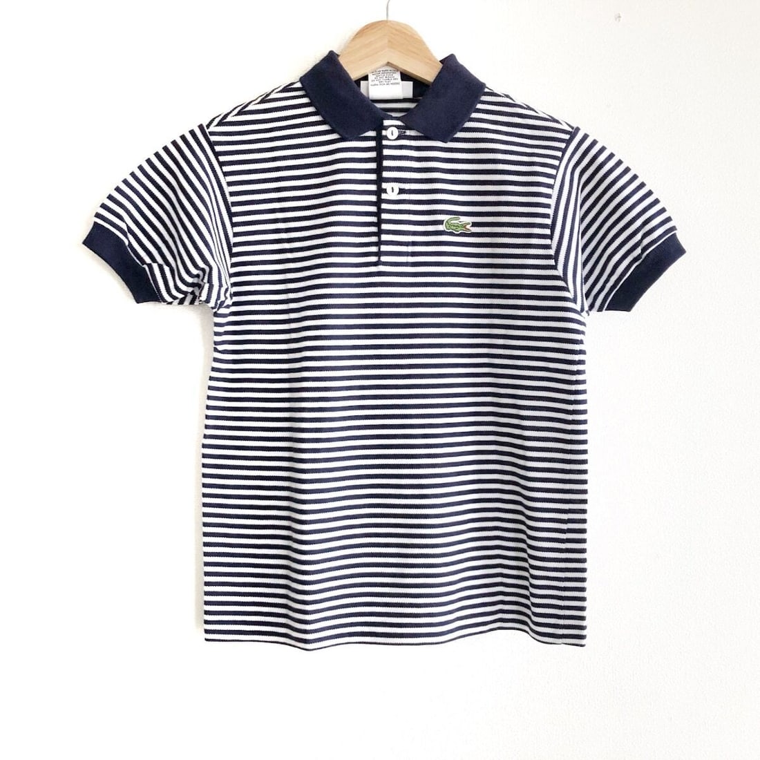 Auth Lacoste - White Dark Navy: Auth Lacoste - White Dark Navy Womens Polo Shirt Condition: Pre-owned Brand: Lacoste Style: Polo Shirt Color: White, Dark Navy Material: Please see the photo of the quality tag ConditionRank: 7 <b