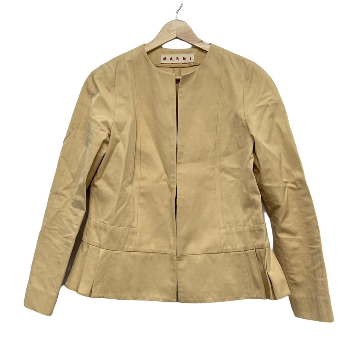 Auth MARNI - Beige Womens Jacket: Auth MARNI - Beige Womens Jacket Condition: Pre-owned - Good Brand: MARNI Style: Jacket Color: Beige Outer Shell Material: Please see the photo of the quality tag ConditionRank: 6 Departm