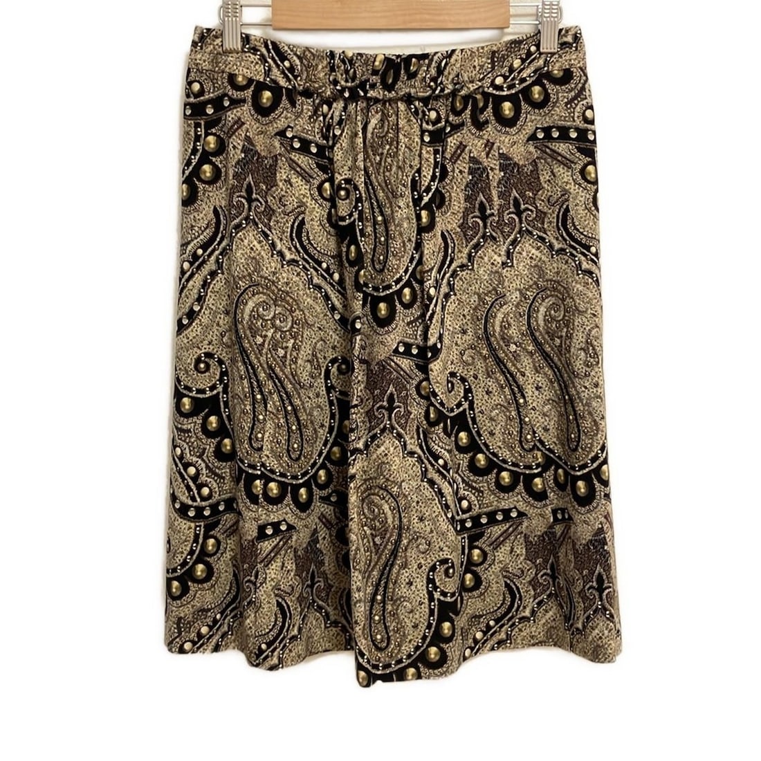 Auth ETRO - Cream Black Multi: Auth ETRO - Cream Black Multi Womens Skirt Condition: Pre-owned - Good Brand: ETRO Style: Skirt Color: Cream, Black, Multi Material: Please see the photo of the quality tag ConditionRank: 6 <b