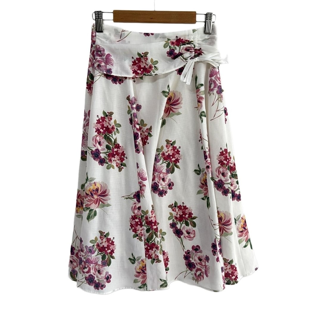 Auth JILL STUART - Cream Khaki: Auth JILL STUART - Cream Khaki Multi Womens Skirt Condition: Pre-owned - Good Brand: JILL STUART Style: Skirt Color: Cream, Khaki, Multi Material: Please see the photo of the quality tag Condition