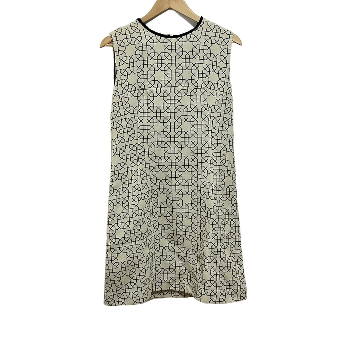 Auth MARNI - Cream Black Womens: Auth MARNI - Cream Black Womens Dress Condition: Pre-owned - Good Brand: MARNI Style: Dress Color: Cream, Black Material: Please see the photo of the quality tag ConditionRank: 6 Departme