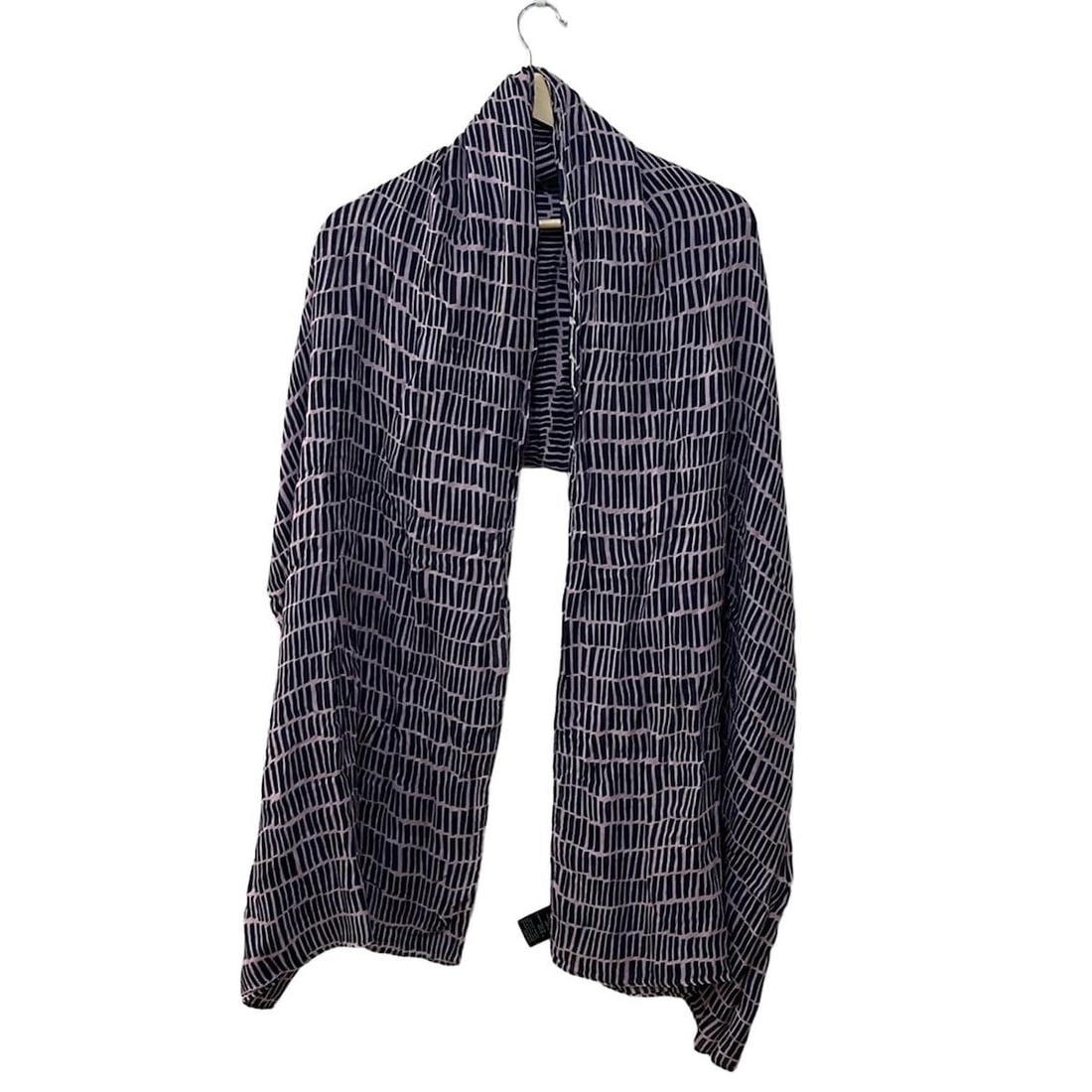 Auth marimekko - Dark Navy Pink: Auth marimekko - Dark Navy Pink Modal Silk Scarf Condition: Pre-owned Brand: marimekko Style: Scarf Color: Dark Navy, Pink Material: Modal, Silk ConditionRank: 7 Type: Scarf <br